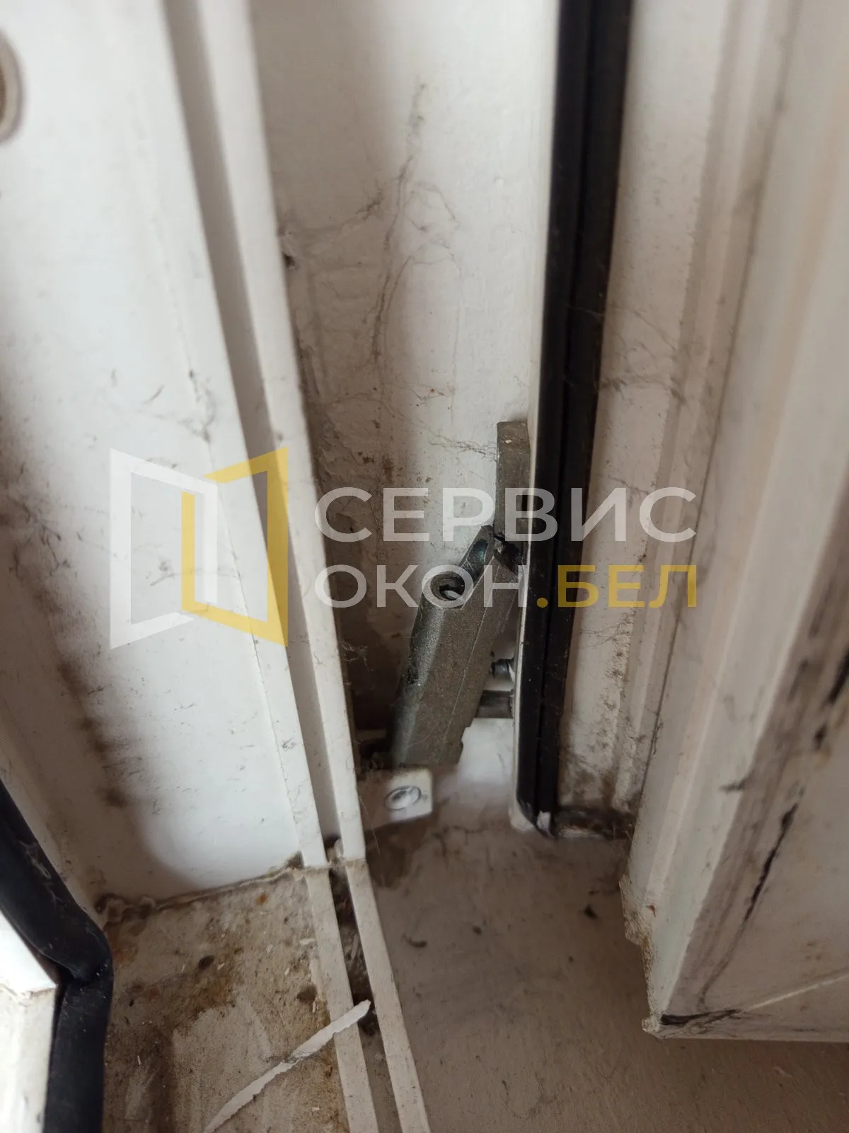ремонт петель двери балкона